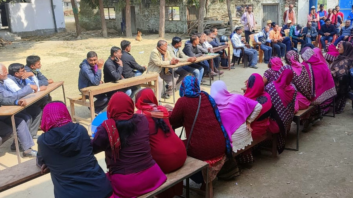 तलब नपाएपछि विद्यालय बन्द गरी शिक्षक आन्दोलनमा